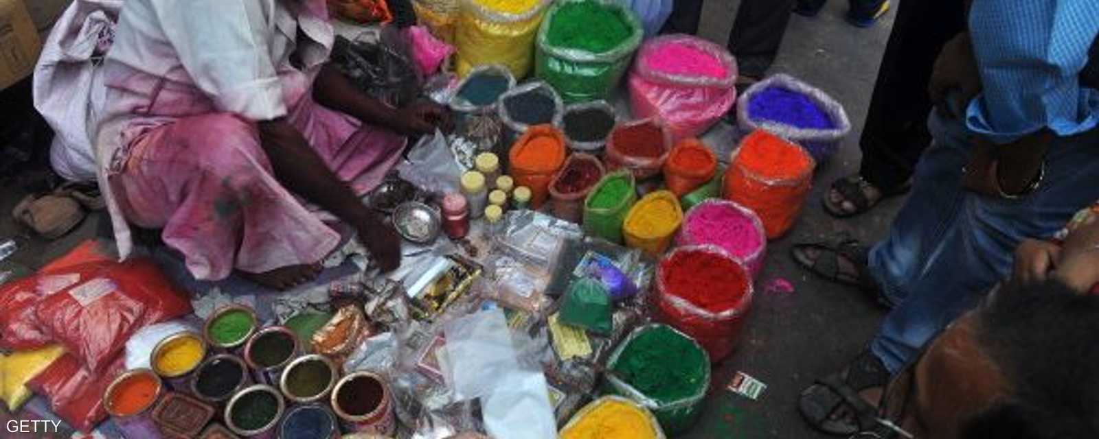 تجهيز الألوان للمهرجان 