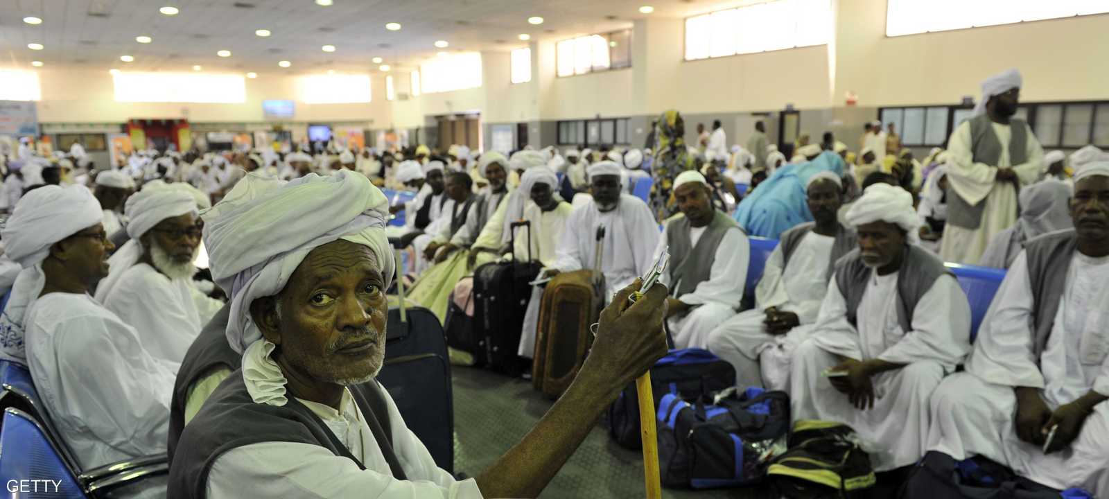 عدد من الحجاج السودانيين لدى وصولهم ميناء جدة