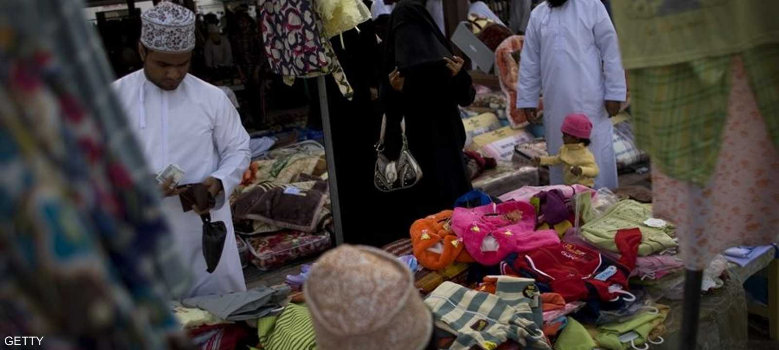 تغيير موعد العطلة يأتي في إطار تشجيع العمانيين للانضمام إلى القطاع الخاص.