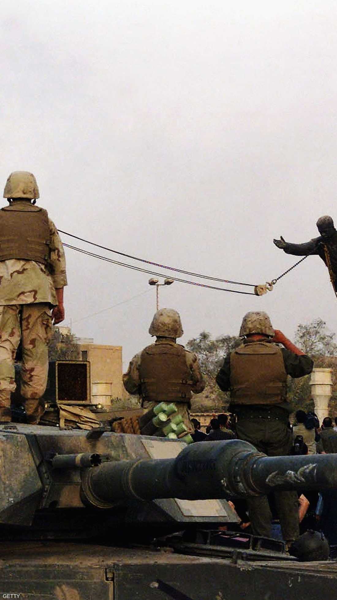 اللحظة التي حبست أنفاس العالم.. إسقاط تمثال صدام حسن في ساحة الفردوس وسط بغداد