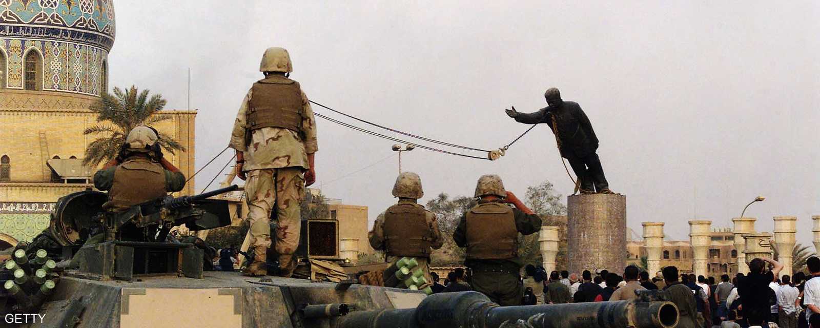 اللحظة التي حبست أنفاس العالم.. إسقاط تمثال صدام حسن في ساحة الفردوس وسط بغداد