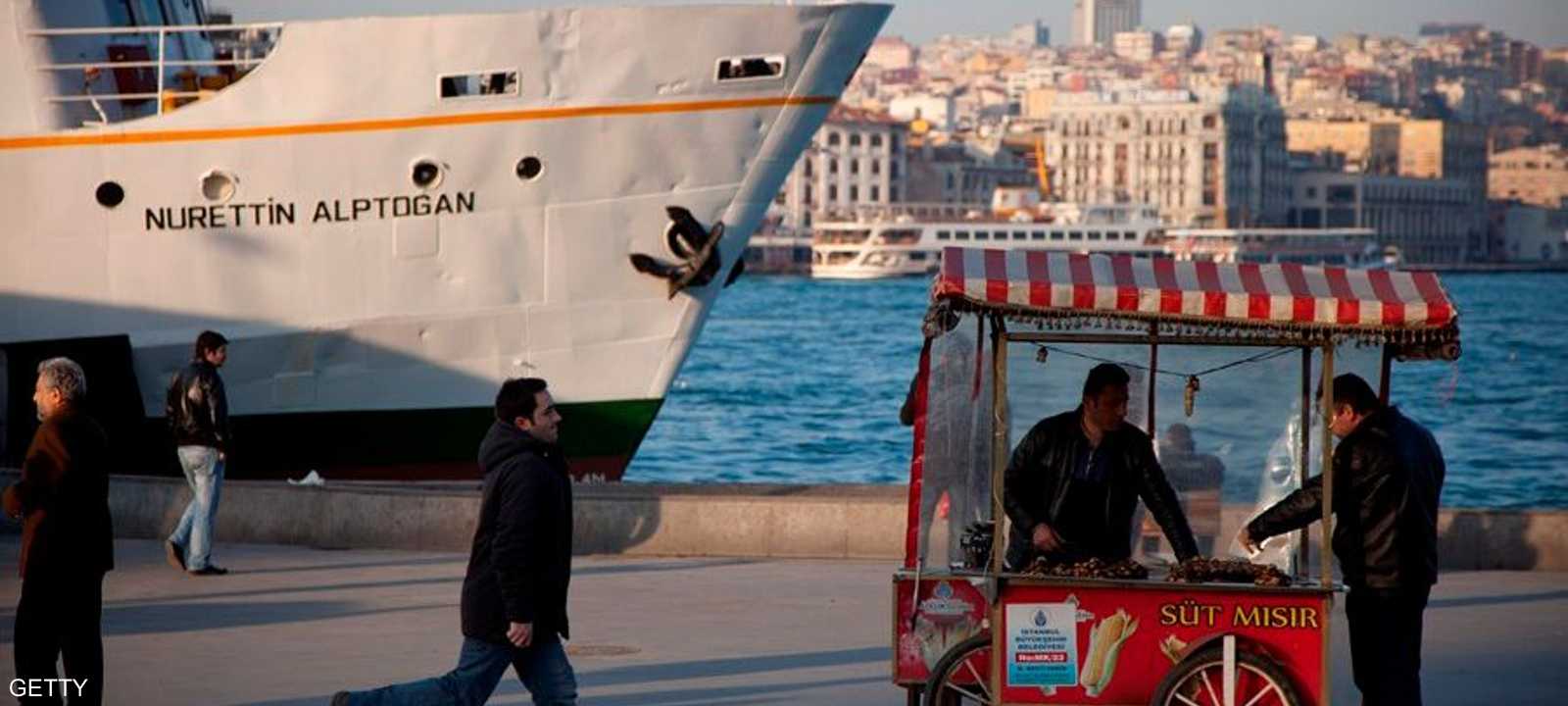 حركة السفن بمضيق البوسفور تعد واحدة من أهم نقاط الملاحة البحرية في العالم.