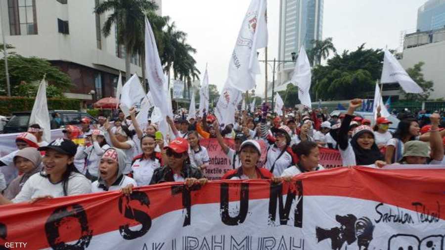 وكانت إندونيسيا من بين أولى الدول التي خرجت فيها تظاهرات ومسيرات عيد العمال وشارك فيها نحو 30 ألف عامل من 16 نقابة عمالية