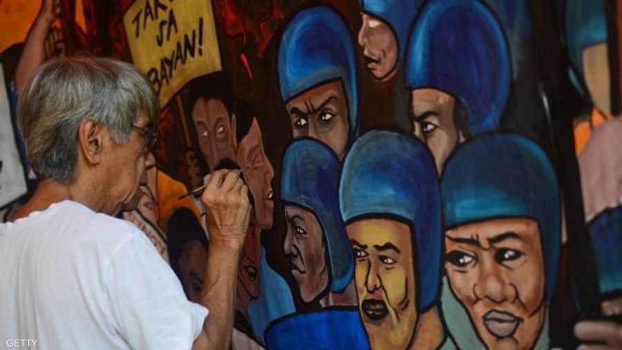 وفي الفلبين قام النشطاء برسم جداريات لتمجيد العمال في عيدهم