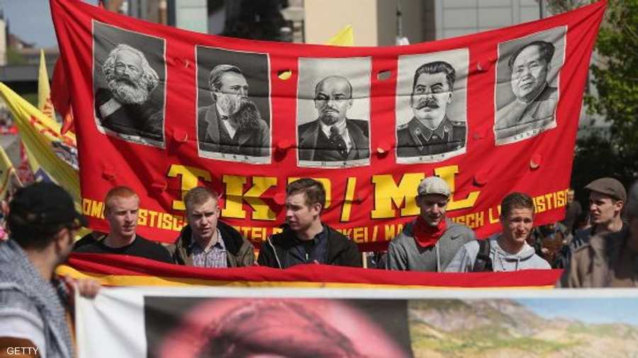 أنصار الحزب الشيوعي الألماني خلال مسيرة في برلين