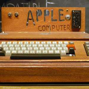 كمبيوتر قديم من صنف أبل1