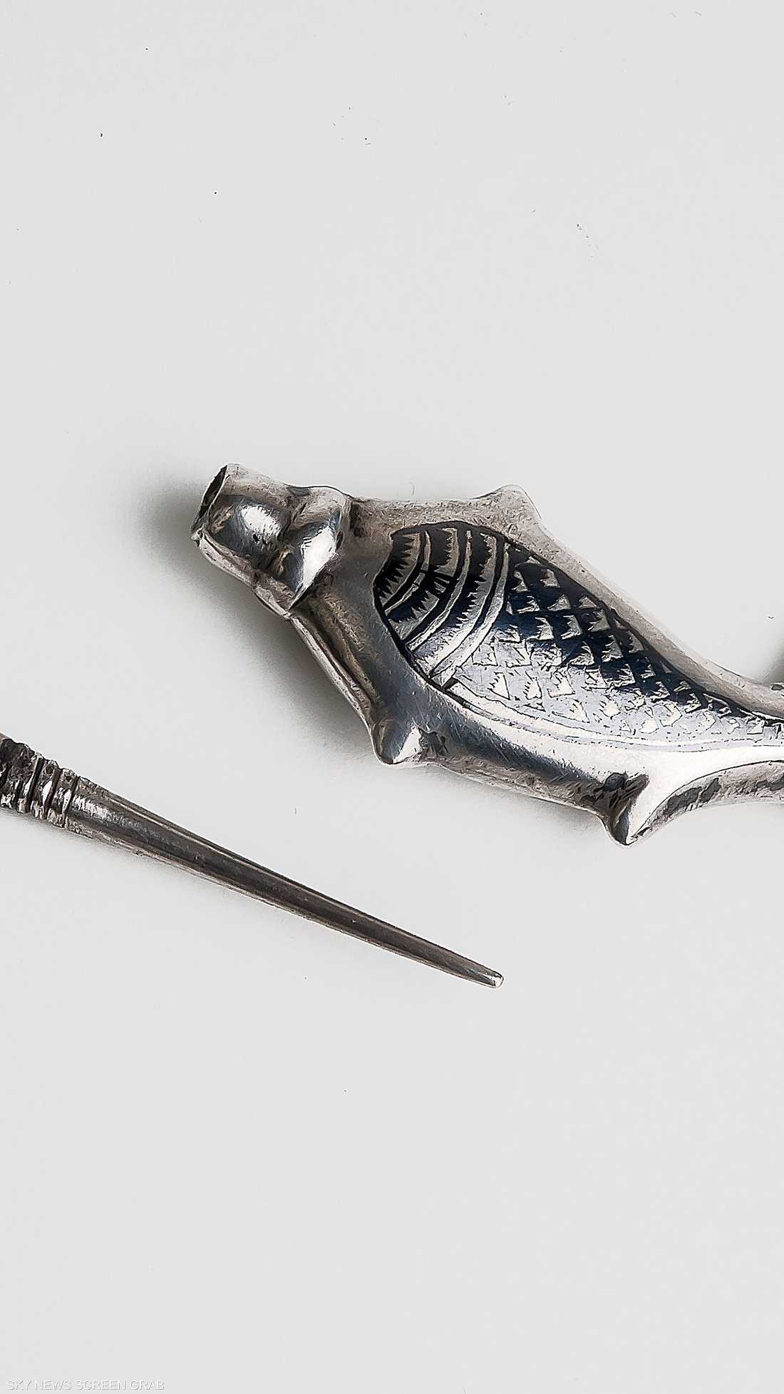 مكحلة من الفضة العراقية على شكل سمكة تعود لأوائل القرن العشرين