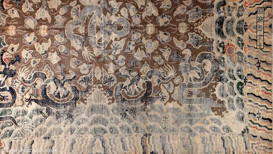 سجادة (التسع تنين) الصينية الفريدة.. مصنوعة من خيوط من الفضة والحرير وتعود للقرن السابع عشر
