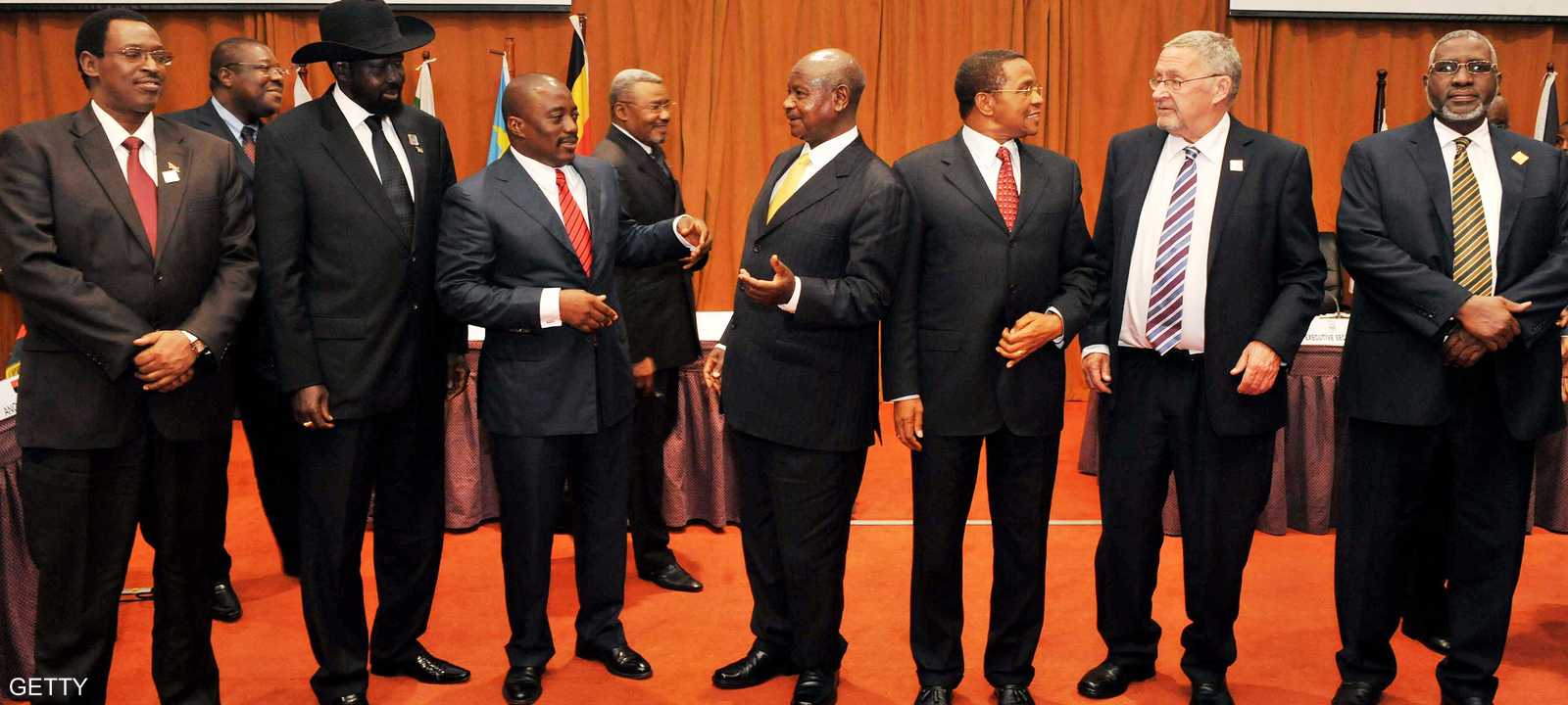 من اليسار رئيس جنوب السودان سلفا كير، رئيس جمهورية الكونغو الديمقراطية جوزيف كابيلا، الرئيس الأوغندي يوري موسيفيني، رئيس تنزانيا جاكايا كيكويتي، خلال مؤتمر قمة البحيرات العظمى في كمبالا - أرشيف