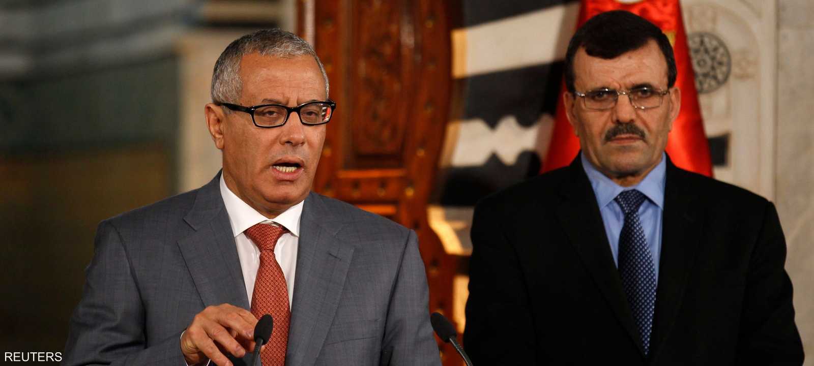 رئيسا الحكومة التونسية (يمين) والليبية