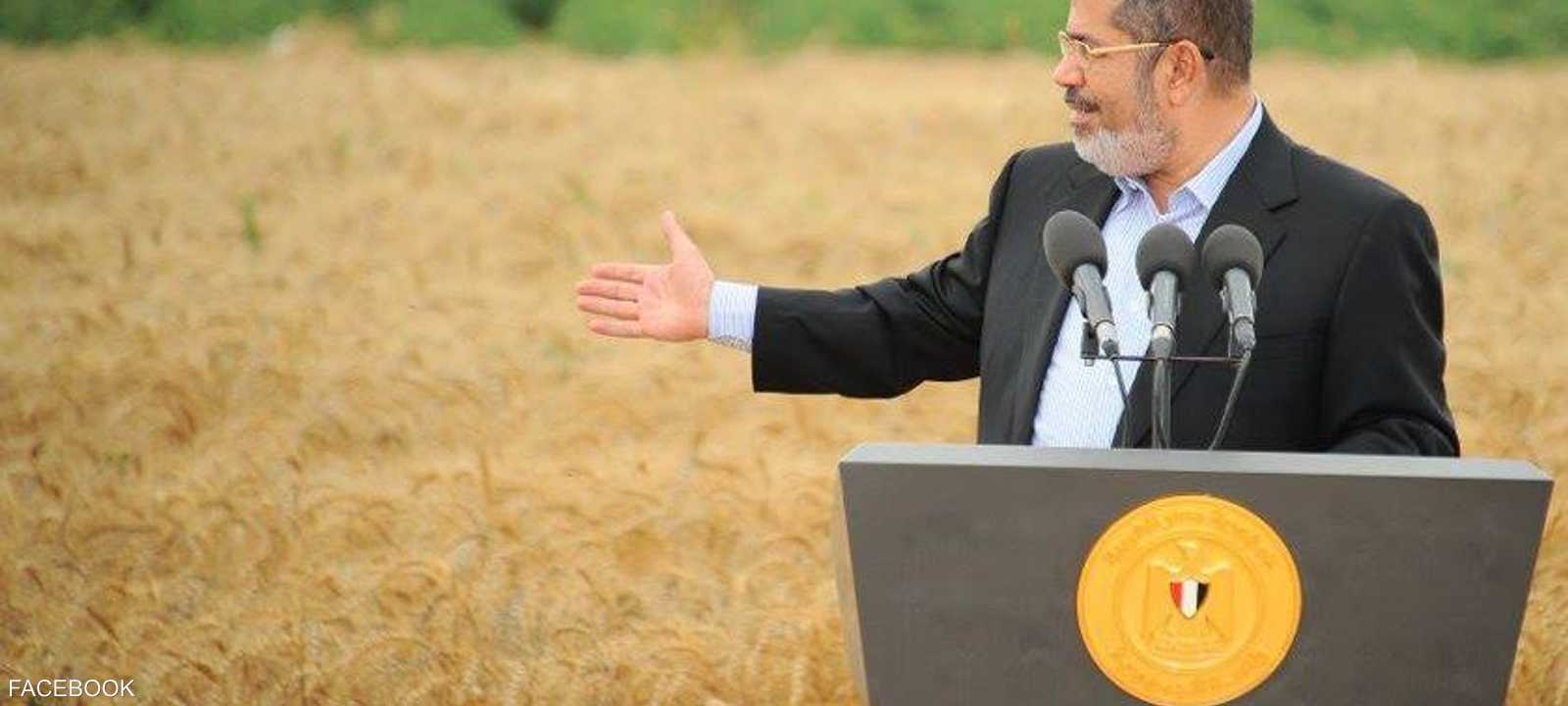 صورة من صفحة الرئيس محمد مرسي على فيسبوك