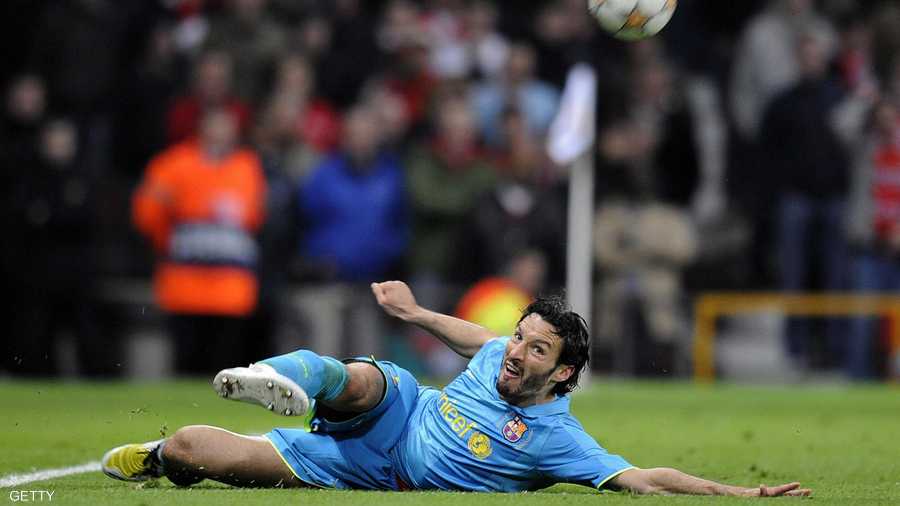 جيانلوكا زامبروتا.. الظهير الإيطالي كان أول مدافع يستعمل القميص رقم 11 في تاريخ برشلونة عندما وقع للنادي في 2006