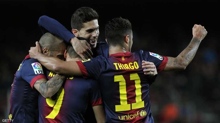 تياغو ألكانتارا.. كان آخر من حمل القميص قبل نيمار لكنه تخلى عنه وانتقل إلى اللعب مع بايرن ميونيخ الألماني تاركا القميص للبرازيلي الواعد