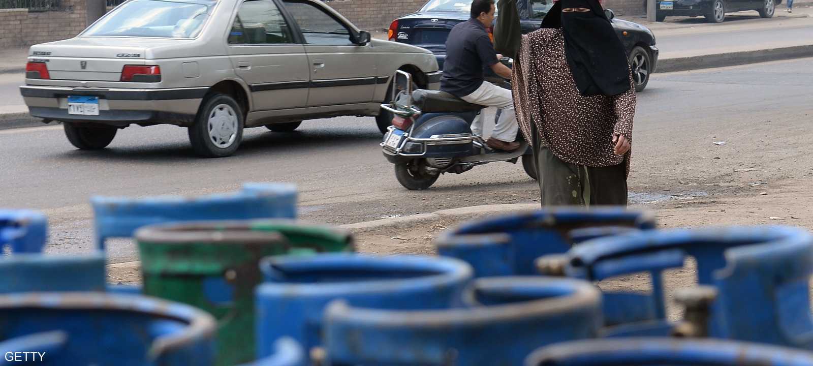 المصريون يواجهون نقصا في الغاز ساهم في رفع مستوى التضخم