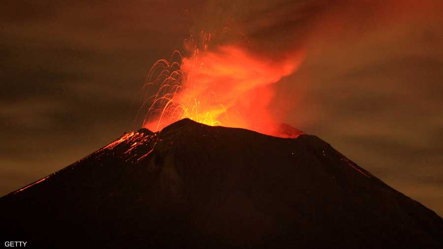 نشاطه يطرح ألوانا طبيعية غاية في الروعة، لا سيما في الليل