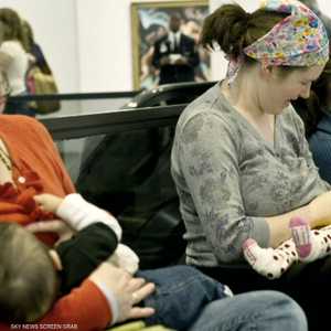 الرضاعة الطبيعية تقي الأطفال من الأمراض (أرشيف)