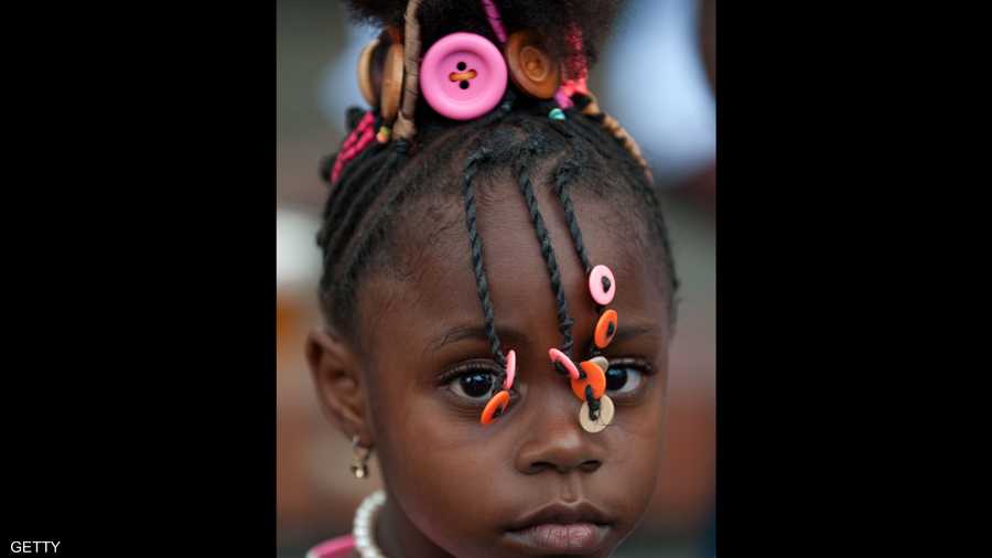 قد تضايق بعض التسريحات الأطفال نوعا ما لكنهم يبدون في الغالب تعلقا بها