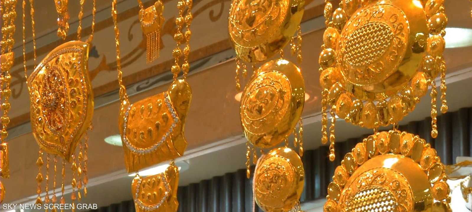 سعر الذهب تحرك في نطاق ضيق نظرا لحالة الترقب بالسوق لبيانات اقتصادية أميركية