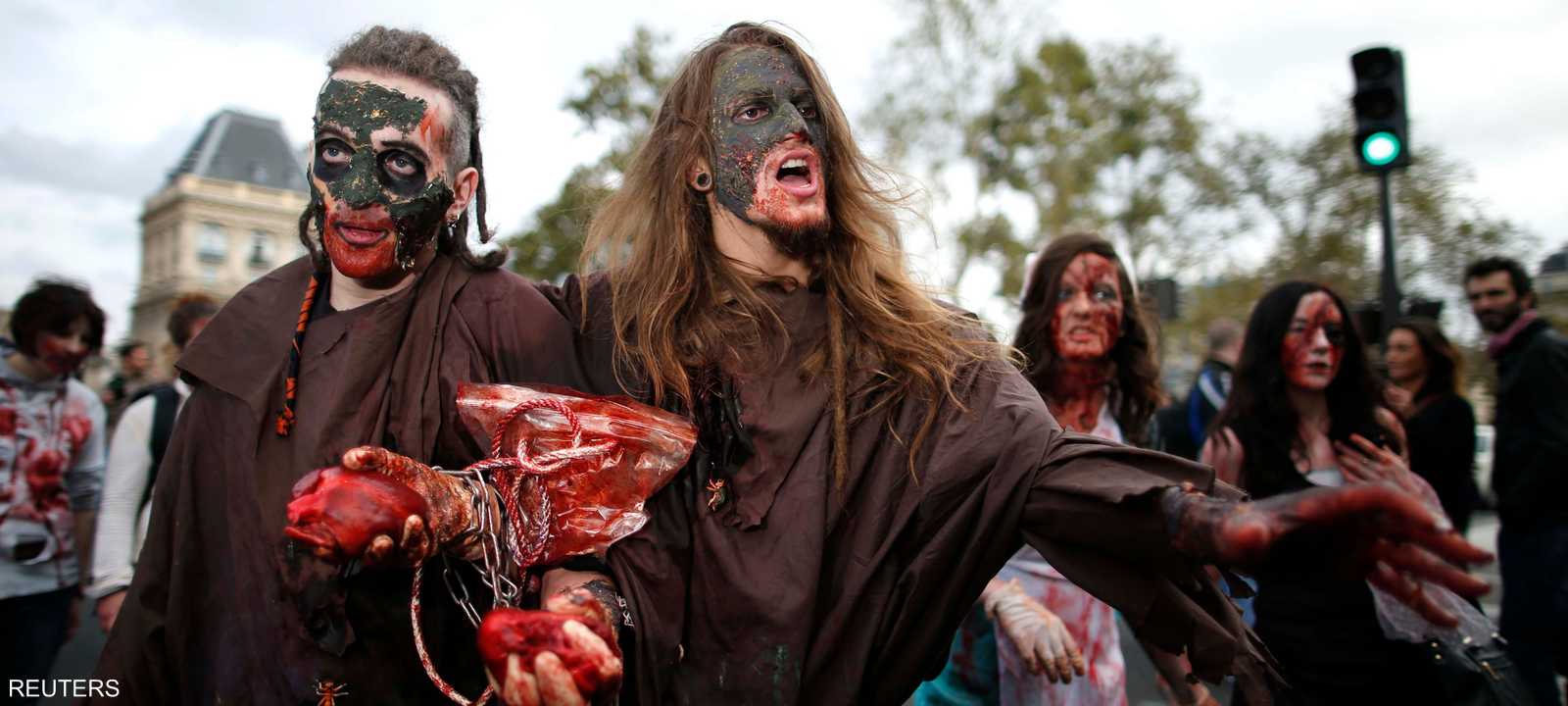 جانب من مسيرة "الموتى الأحياء" أو ما يعرف بـ "الزومبي" في شوارع العاصةم التشيلية سانتياغو.