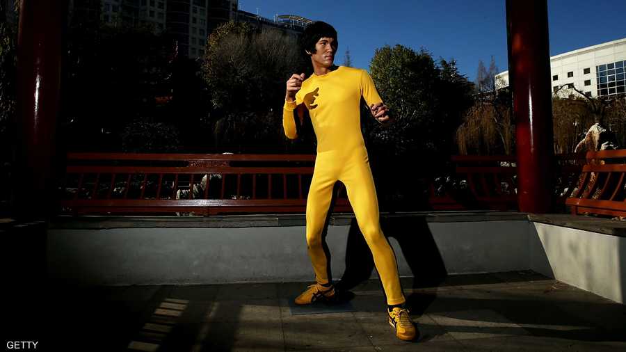 بروس لي هو من صمم الحلة من قطعة واحدة حيكت يدويا