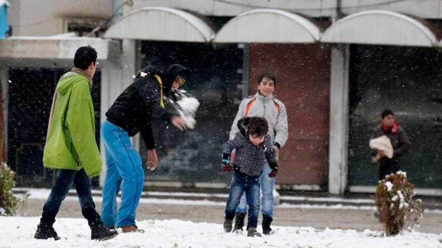 المتعة.. يعقبها الألم لمن ليس معتاداً على الثلج