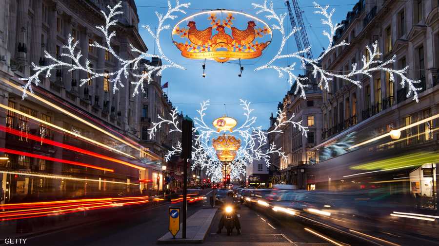 لندن اختارت أت تنير شوارعها بزينة كلاسيكية بسيطة