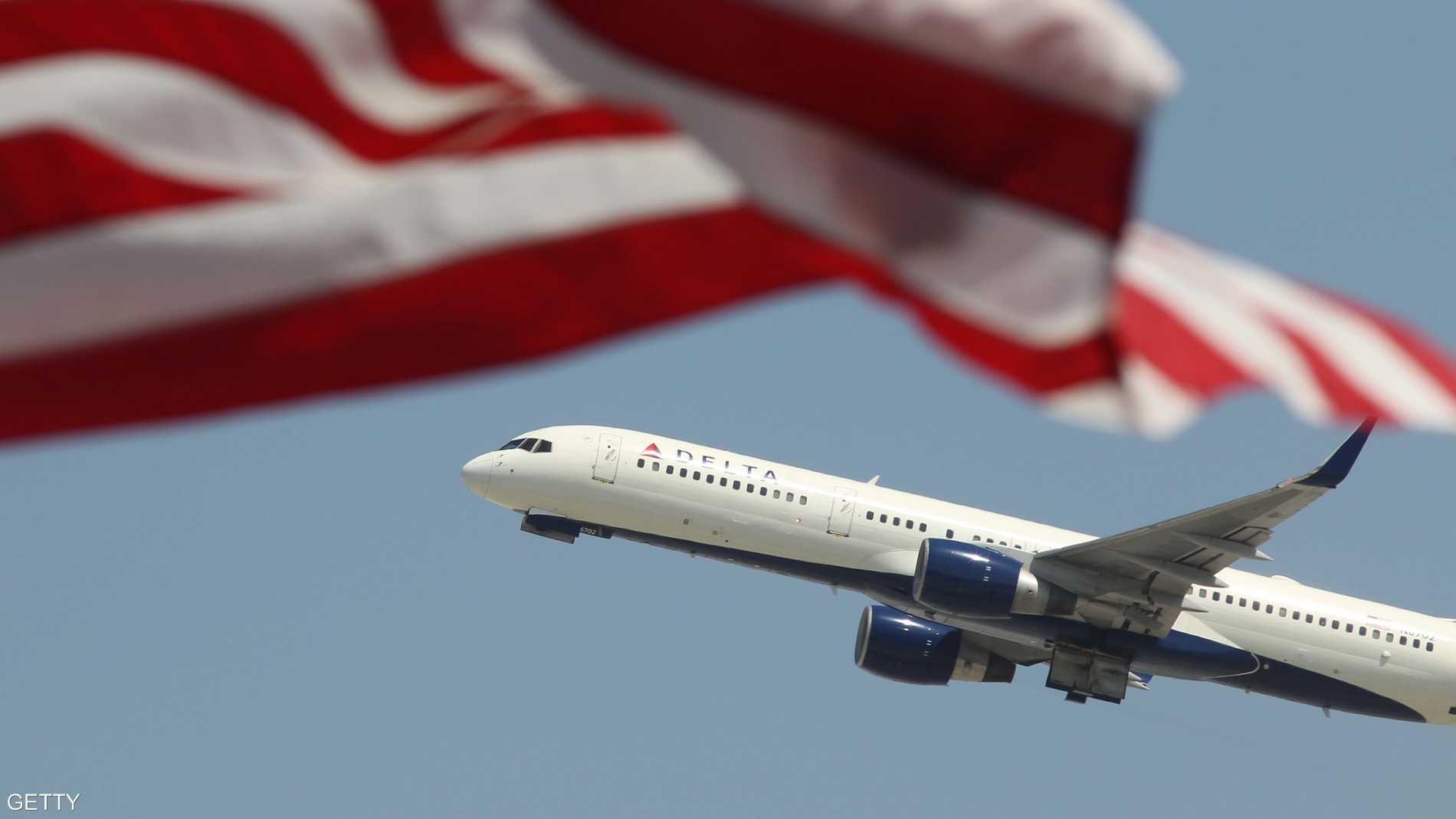 “دلتا إيرلاينز” ترفع رسوم الحقائب بسبب زيادة أسعار الوقود