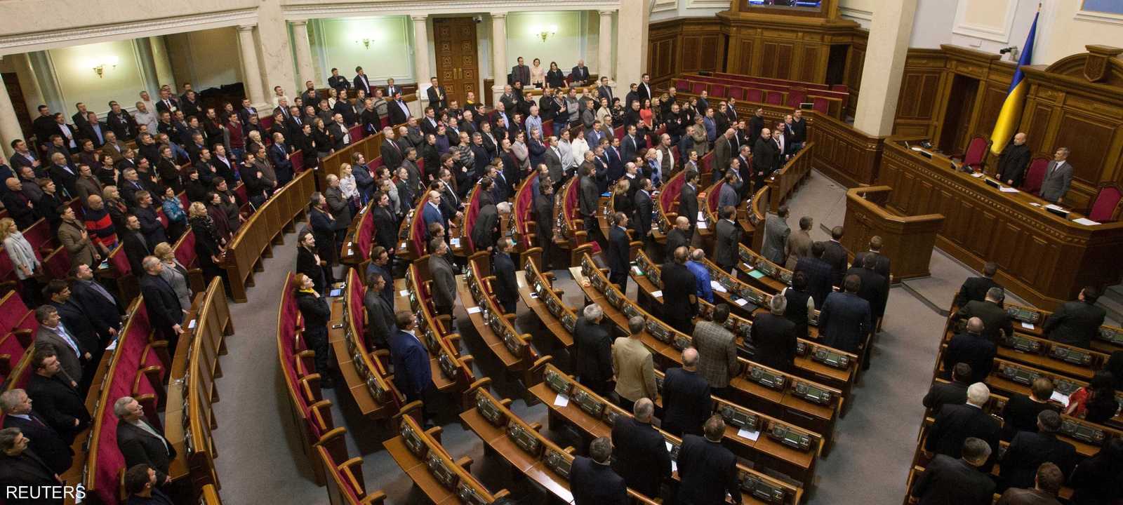 البرلمان الأوكراني عزل الرئيس فيكتور يانوكوفيتش بأغلبية 328 صوتا من أصل 450 يشكلون عدد نواب البرلمان.