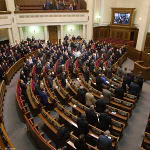 البرلمان الأوكراني عزل الرئيس فيكتور يانوكوفيتش بأغلبية 328 صوتا من أصل 450 يشكلون عدد نواب البرلمان.