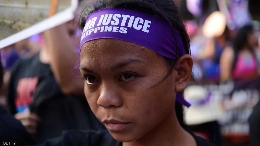 وتجمعت آلاف النساء في العاصمة الفلبينية مانيلا، احتفالا بالمناسبة. 
