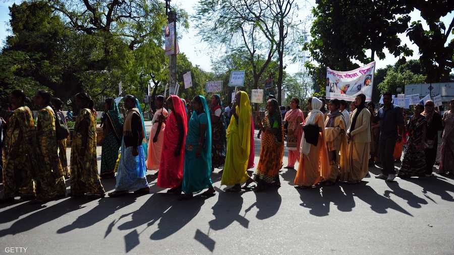 ناشطات هنديات يشاركن في مسيرة، احتفالا باليوم العالمي للمرأة.