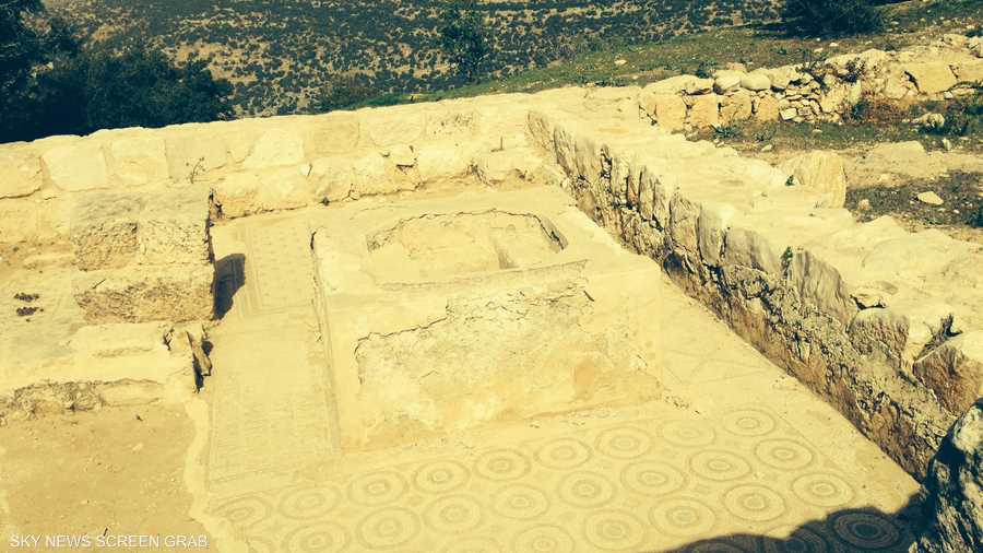 مغطس التعميد الملحق بالجانب الغربي من الكنيسة