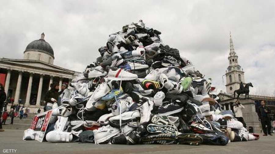 في لندن.. يعبر ضحايا الألغام حول العالم عن معاناتهم عبر هذا المشهد