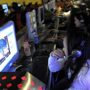 تنتشر الإعلانات على مواقع الأخبار المزيفة والمؤيدة للتطرف