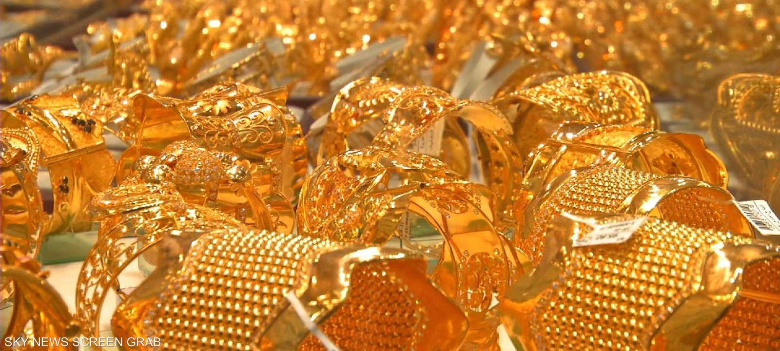 حلي مصنوعة من الذهب