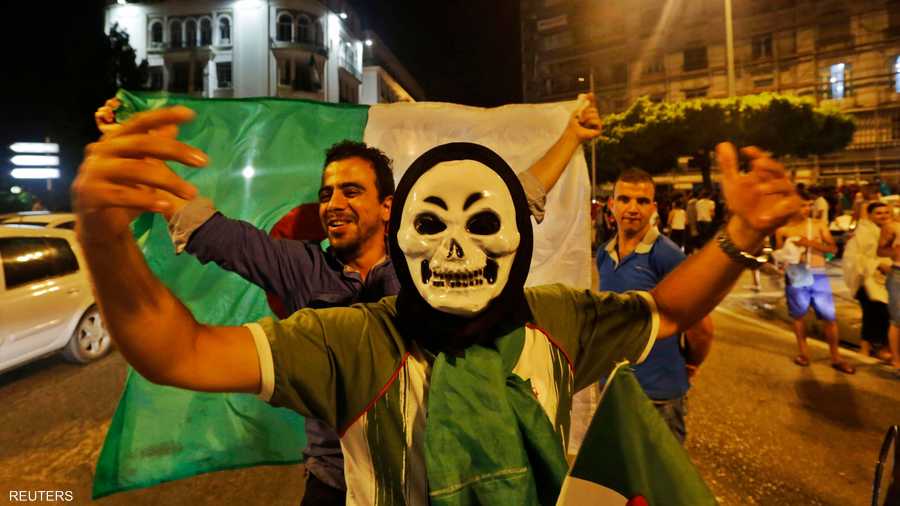 والاحتفالات لم تخل أيضا من الأقنعة