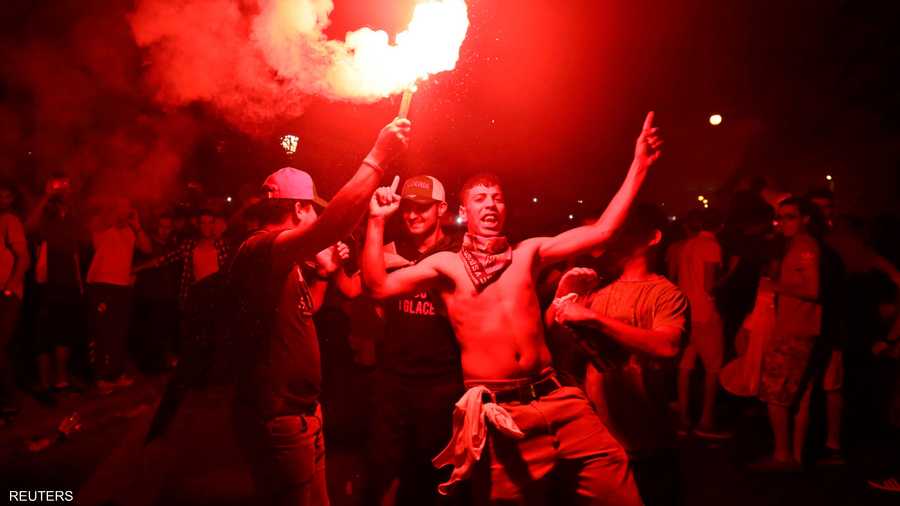 شباب أخرجوا طاقتهم في الاحتفال