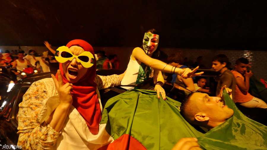 وشابات أيضا شاركن في الكرنفال