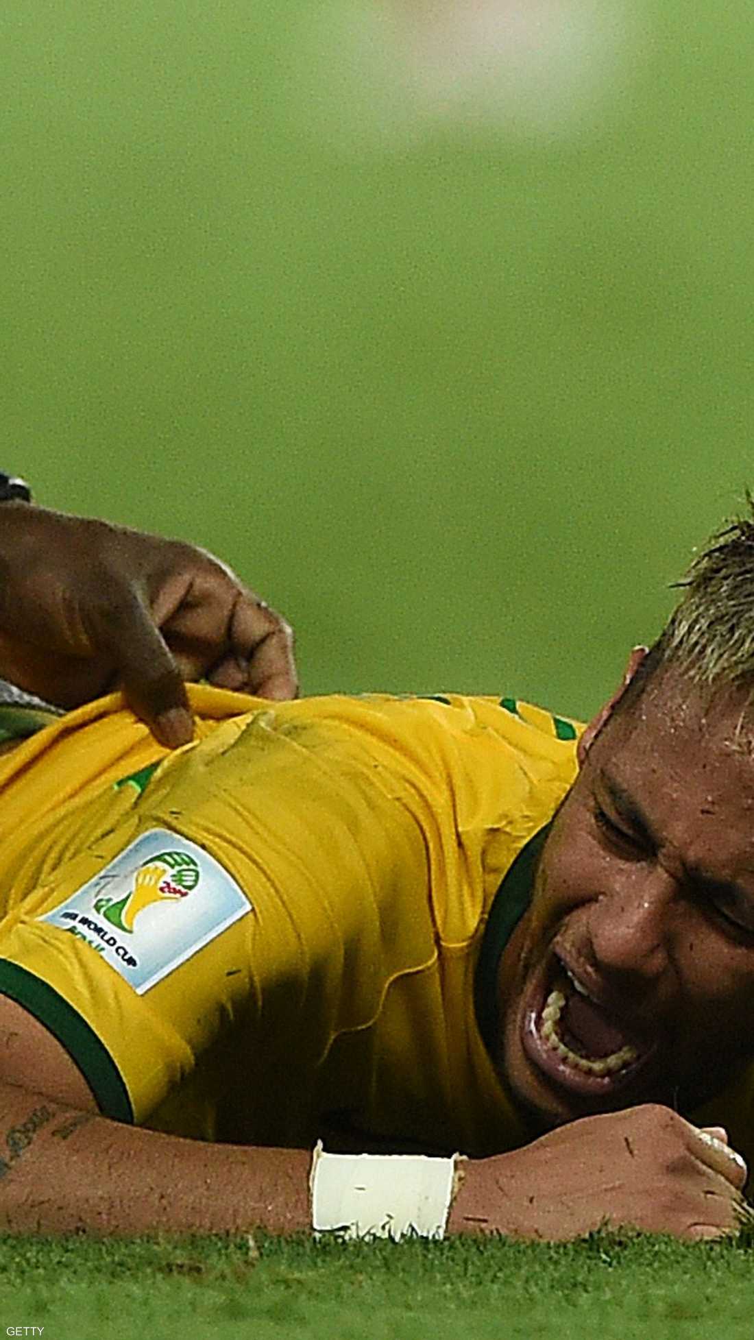 البرازيلي نيمار حرم من الاستمرار في كأس العالم بعد كسر في إحدى فقرات الظهر