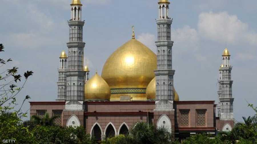 مسجد القبة الذهبية أو ديان المهري في ديبوك بجزيرة جاوة الغربية بإندونيسيا