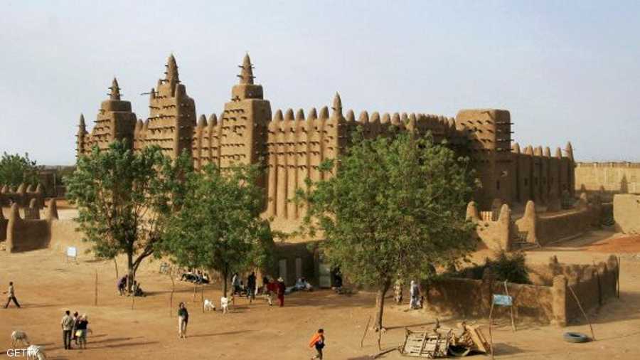 الجامع الكبير في جينيه في مالي صنفته اليونيسكو تراثا عالميا يجب حمايته