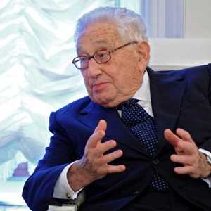 هنري كيسنجر وصف من قبل خصومه بأنه مجرم حرب