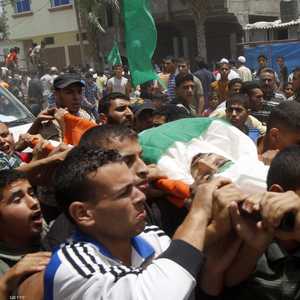 فلسطينيون يشيعون أحد ضحايا القصف الإسرائيلي على غزة