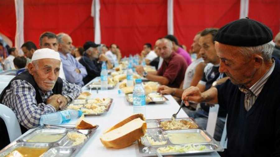 وجبة إفطار مجانية للمحتاجين والفقراء في كوسوفو