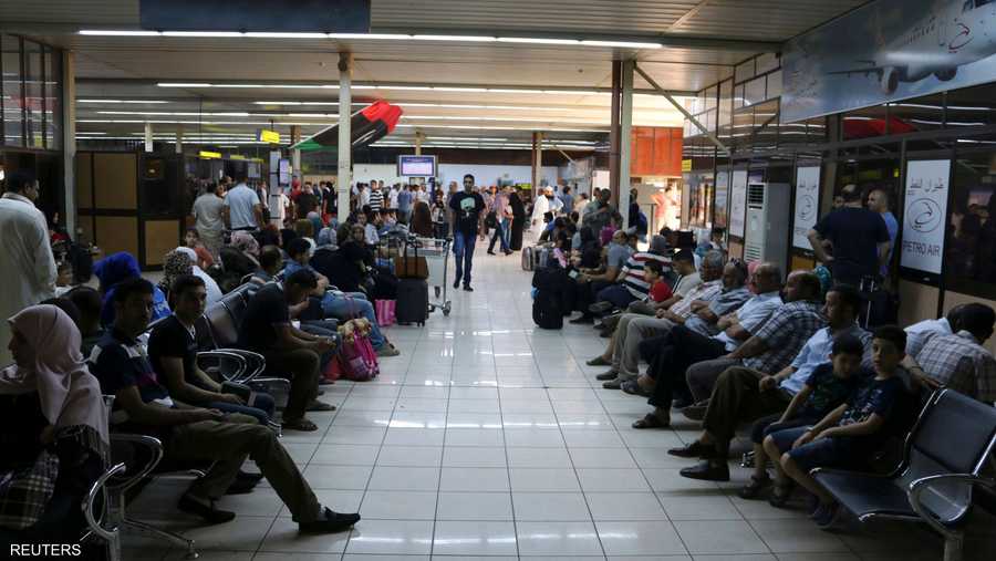 المطار يعج بالمسافرين منذ بدء المعارك في طرابلس