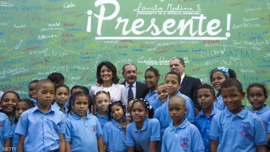 رئيس جمهورية الدومنيكان يشارك بأول يوم للدراسة مع تلاميذ إحدى المدارس