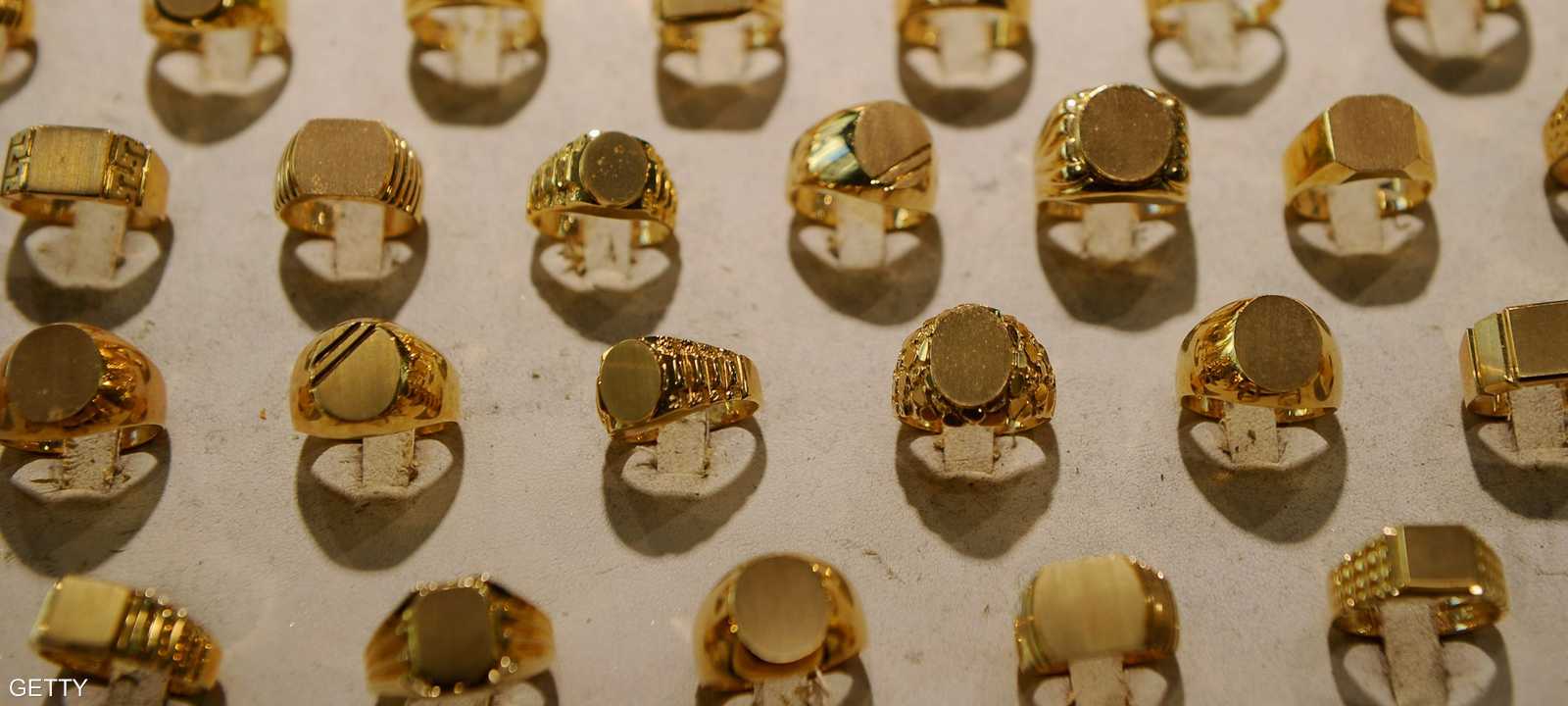 خواتم معروضة في محل للمجوهرات في لوس أنجليس - أرشيف.
