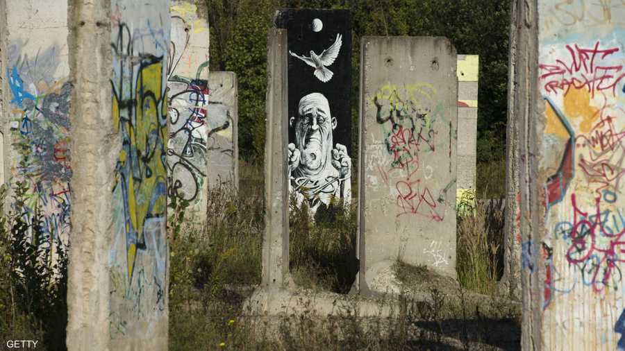 الغرافيتي يتألق على ما بقي من حائط برلين
