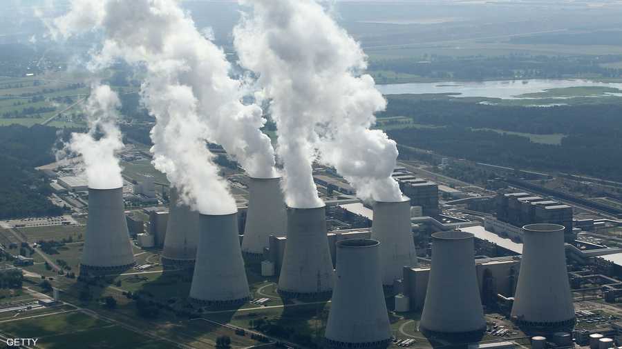 دخان المصانع يساهم بشكل كبير في تلوث الهواء 