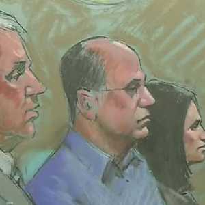 رسم يصور فتا داخل قاعة المحكمة